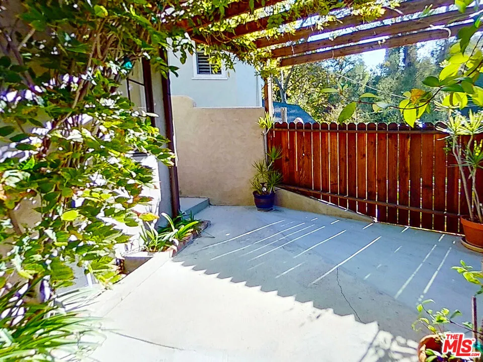 10211 Seabury Ln GH #Guest Hse Bel Air, CA 90077
