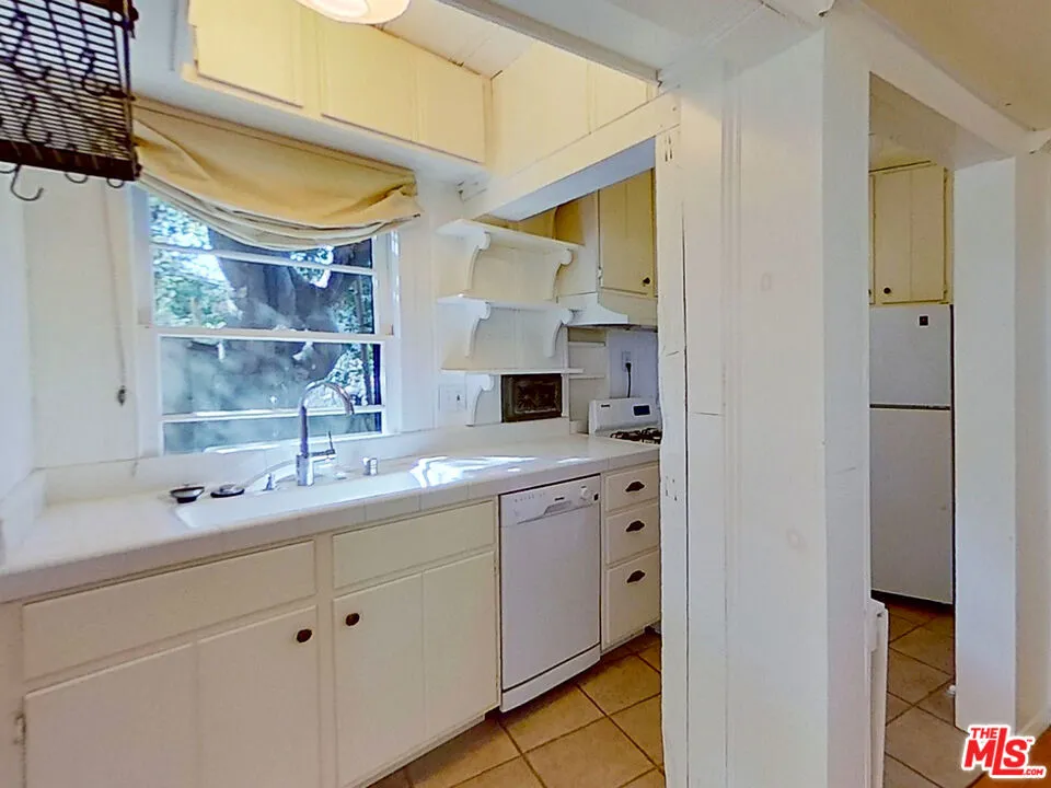10211 Seabury Ln GH #Guest Hse Bel Air, CA 90077