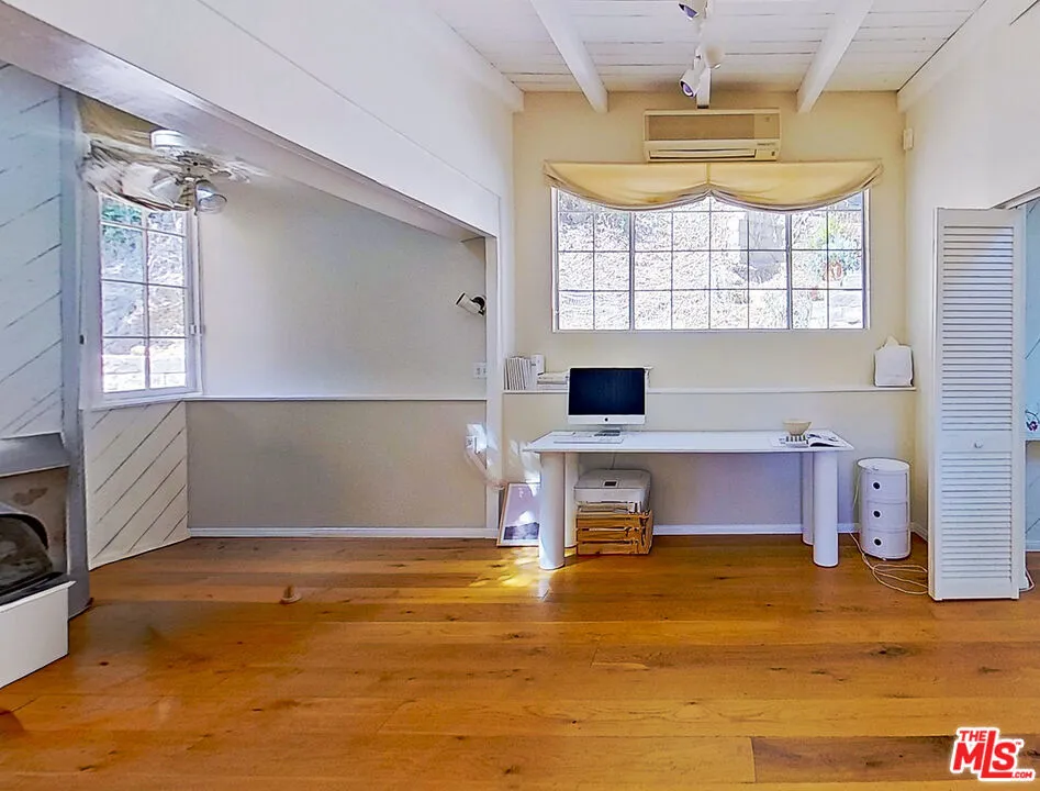 10211 Seabury Ln GH #Guest Hse Bel Air, CA 90077