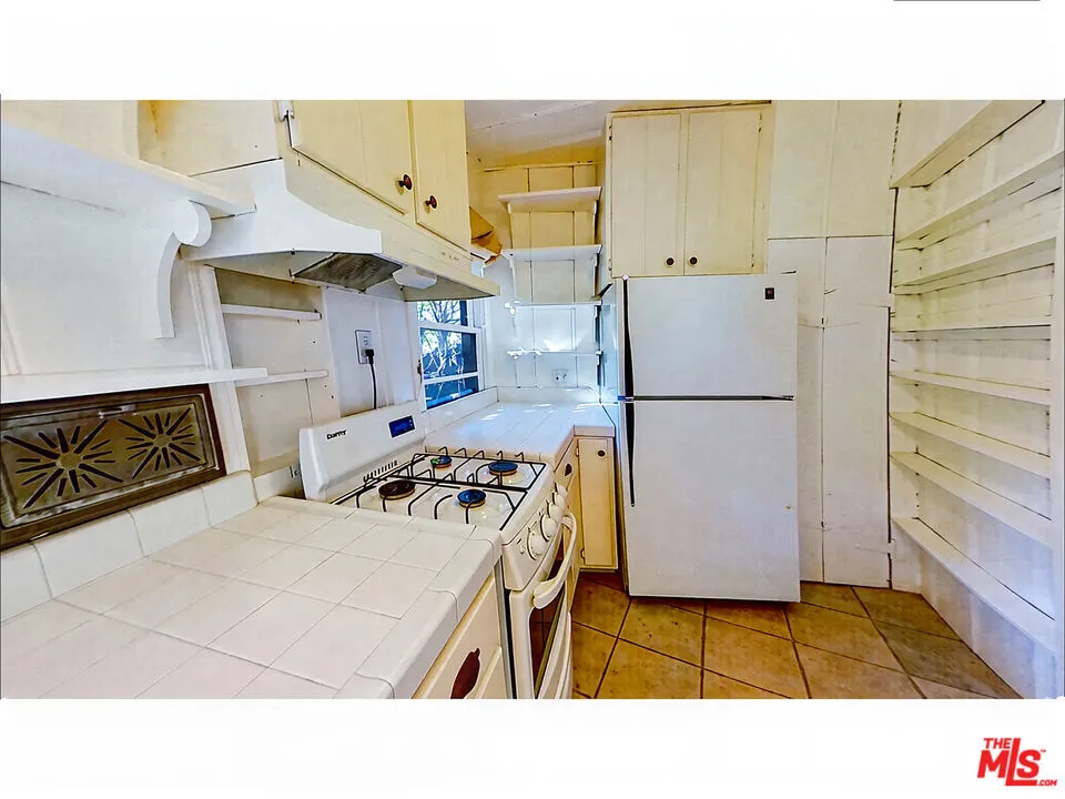 10211 Seabury Ln GH #Guest Hse Bel Air, CA 90077