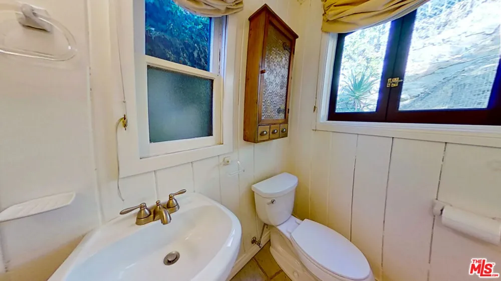 10211 Seabury Ln GH #Guest Hse Bel Air, CA 90077