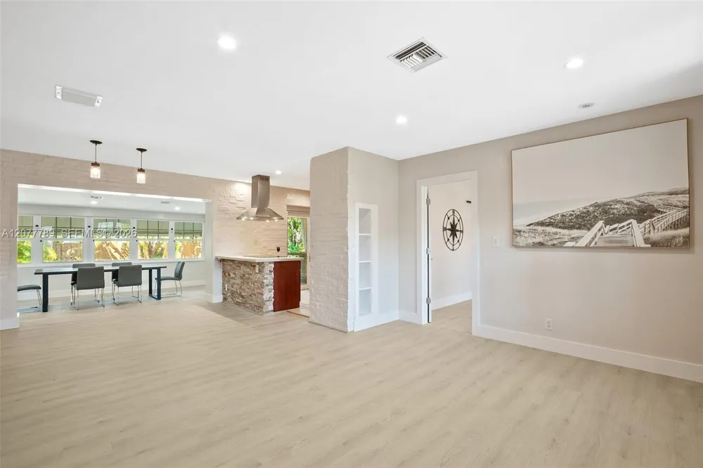 2725 NE 21st Ave Fort Lauderdale, FL 33306