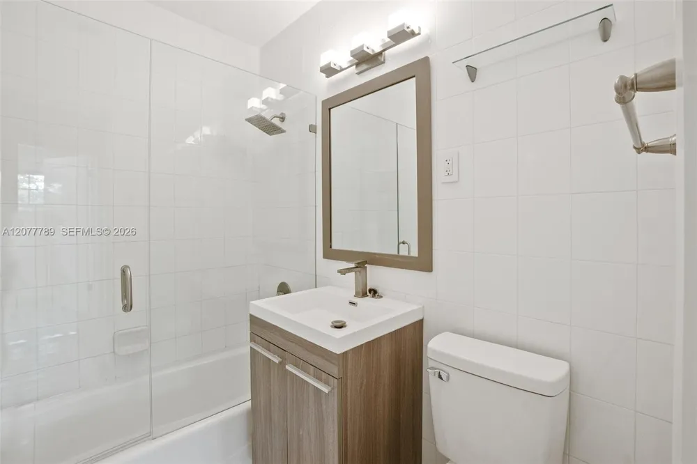 2725 NE 21st Ave Fort Lauderdale, FL 33306