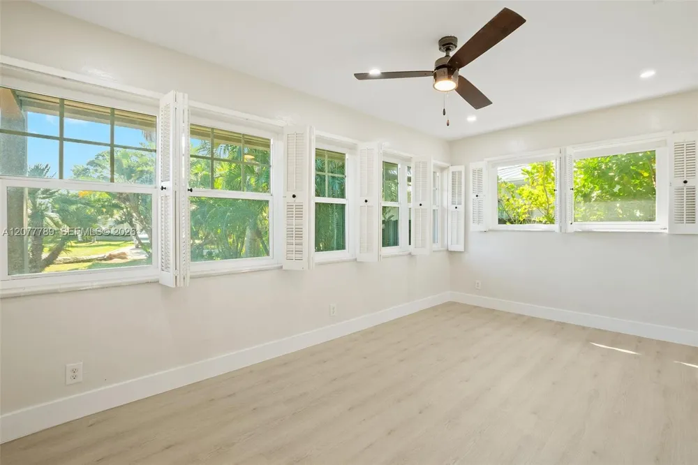 2725 NE 21st Ave Fort Lauderdale, FL 33306