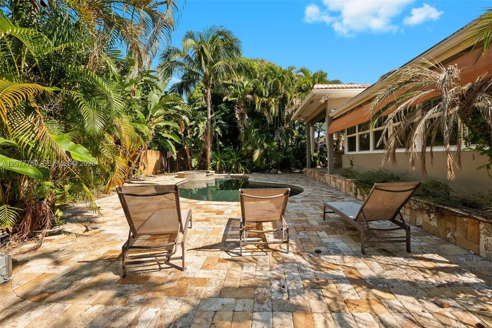 2725 NE 21st Ave Fort Lauderdale, FL 33306