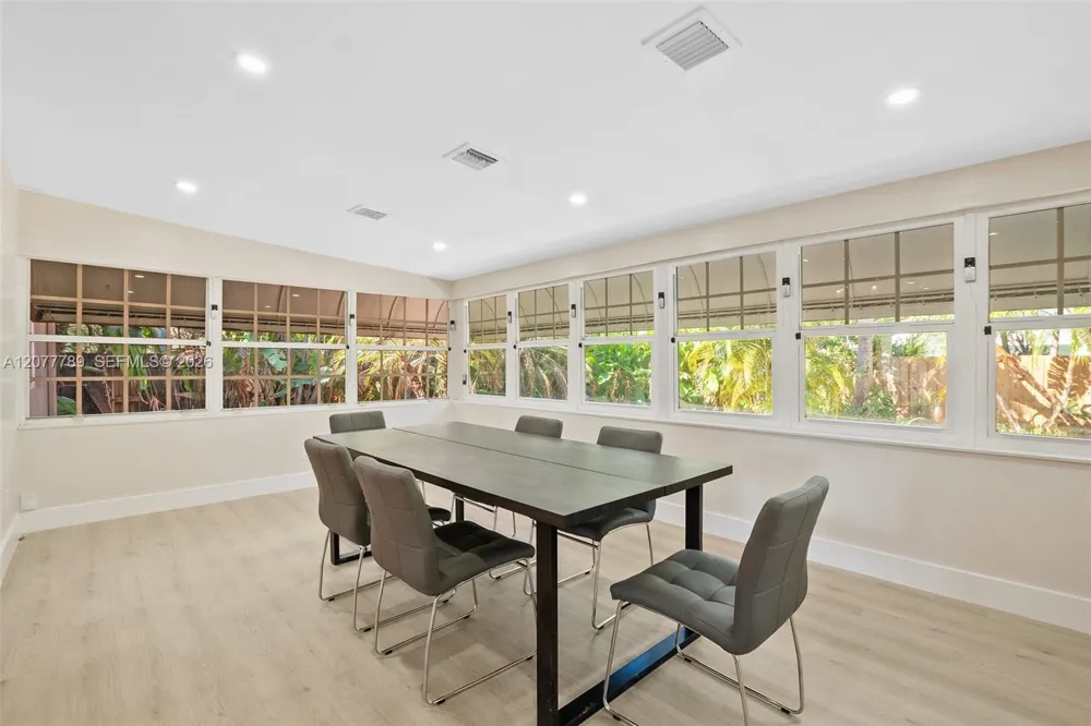 2725 NE 21st Ave Fort Lauderdale, FL 33306