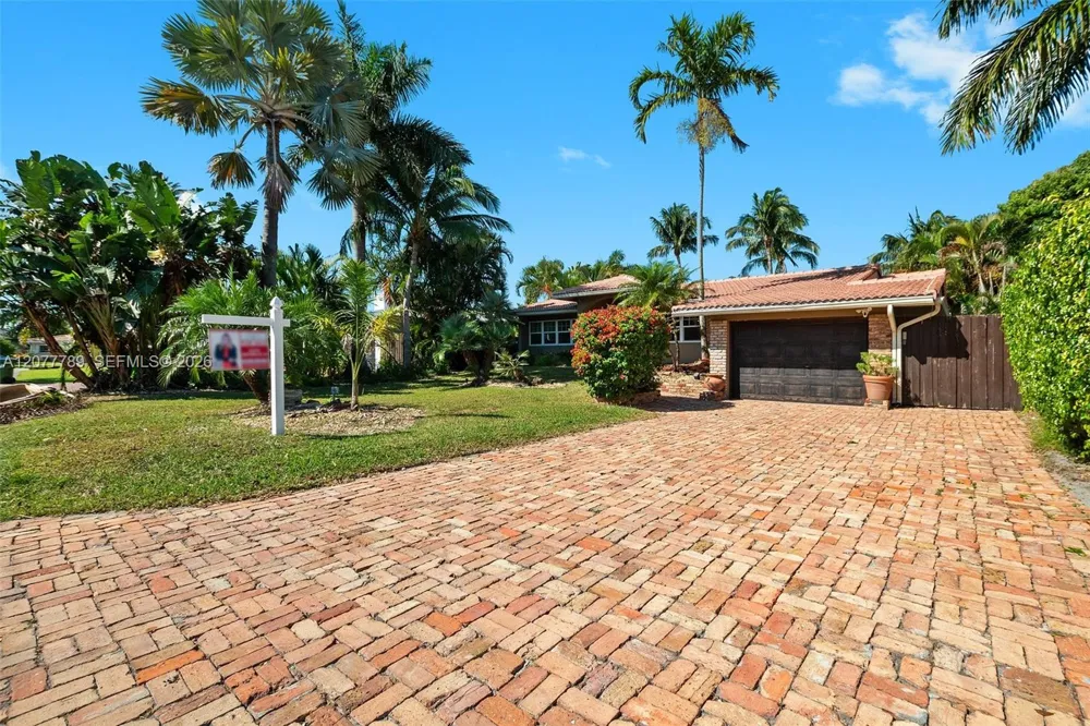2725 NE 21st Ave Fort Lauderdale, FL 33306