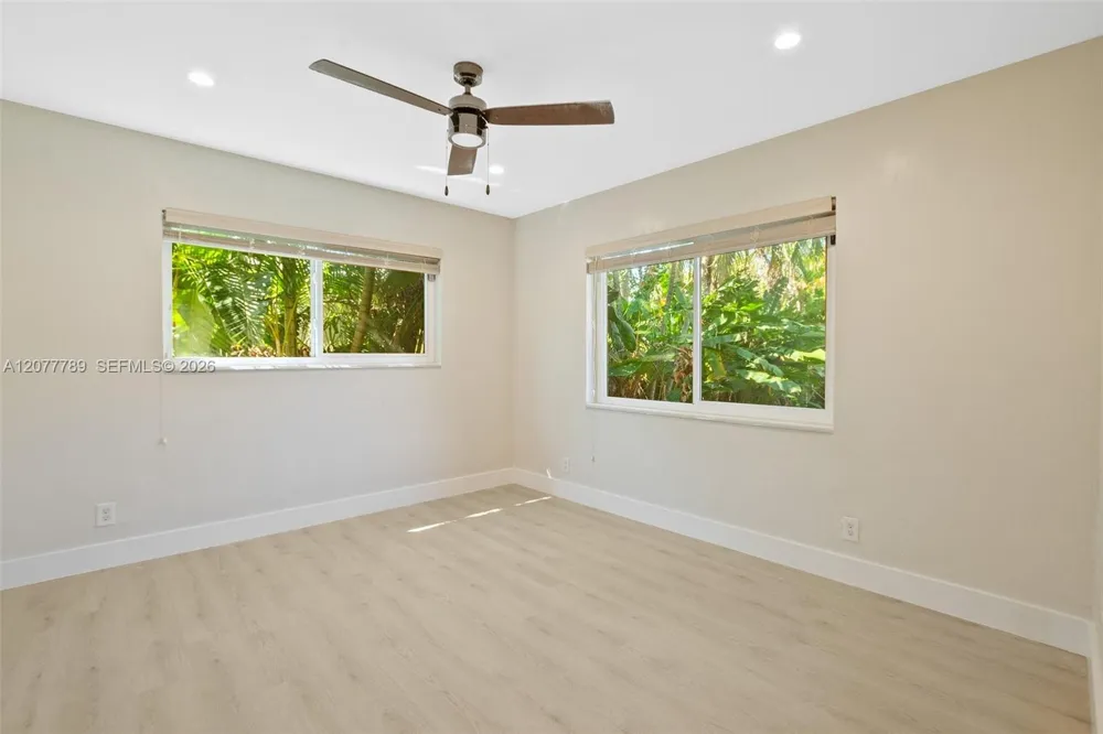 2725 NE 21st Ave Fort Lauderdale, FL 33306