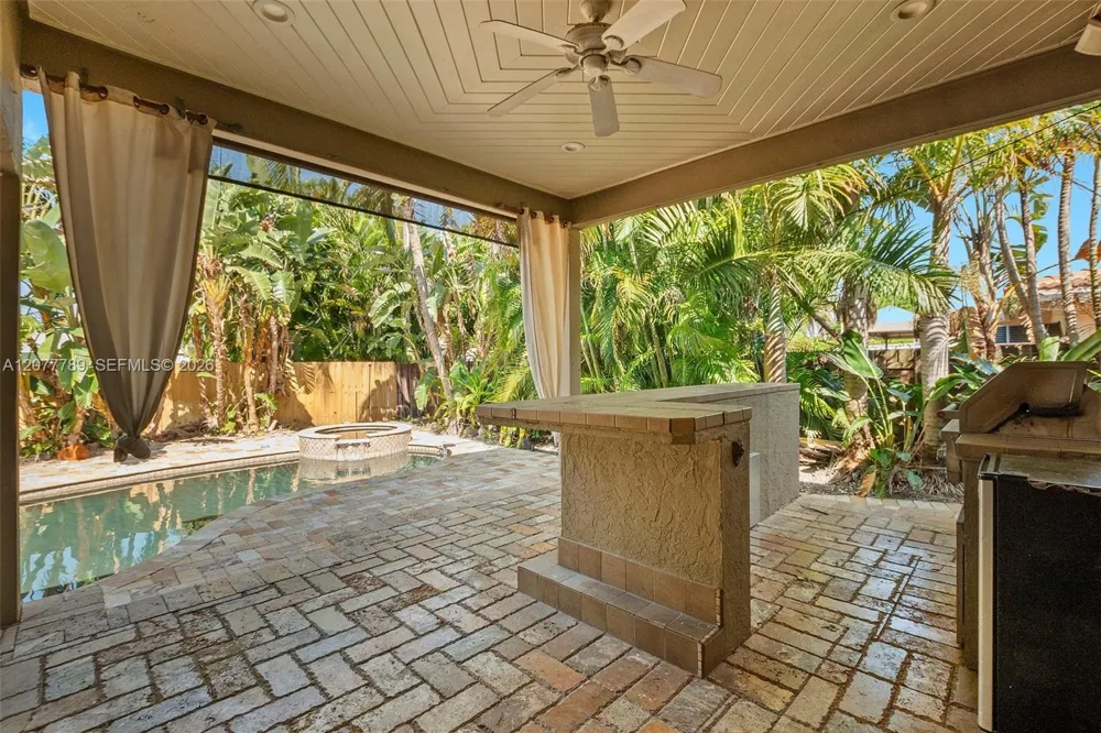 2725 NE 21st Ave Fort Lauderdale, FL 33306