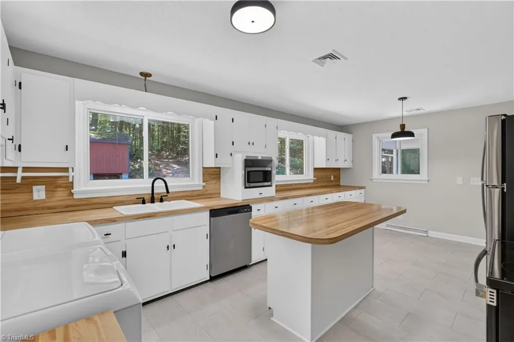 248 Croomcrest Road Asheboro, NC 27205