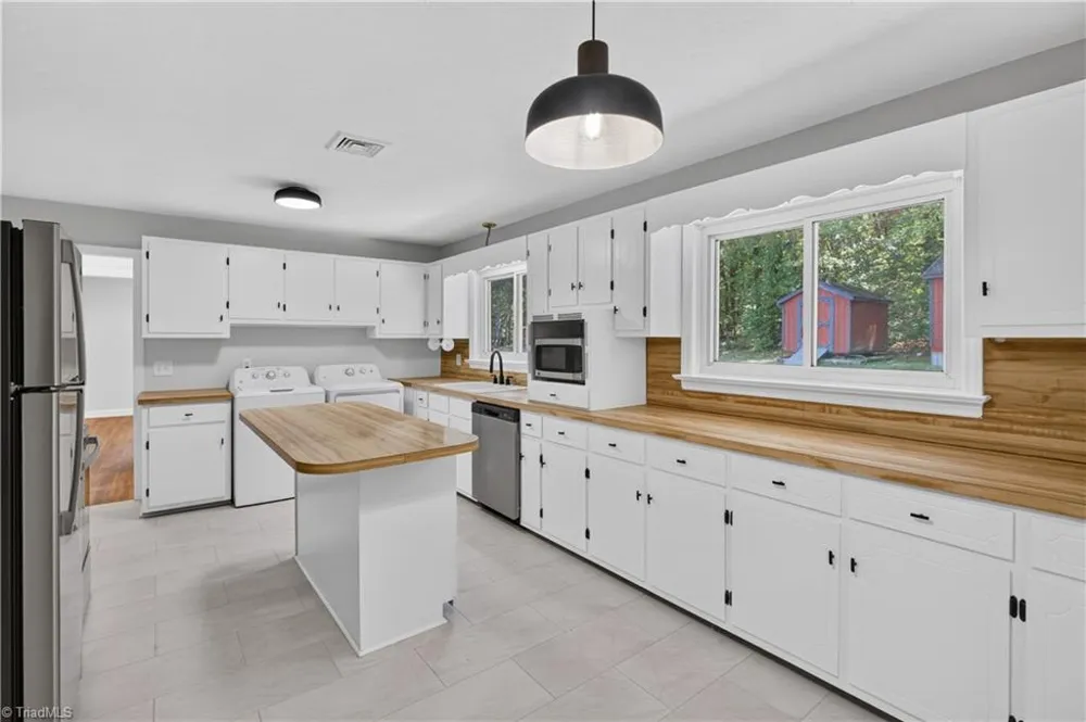 248 Croomcrest Road Asheboro, NC 27205