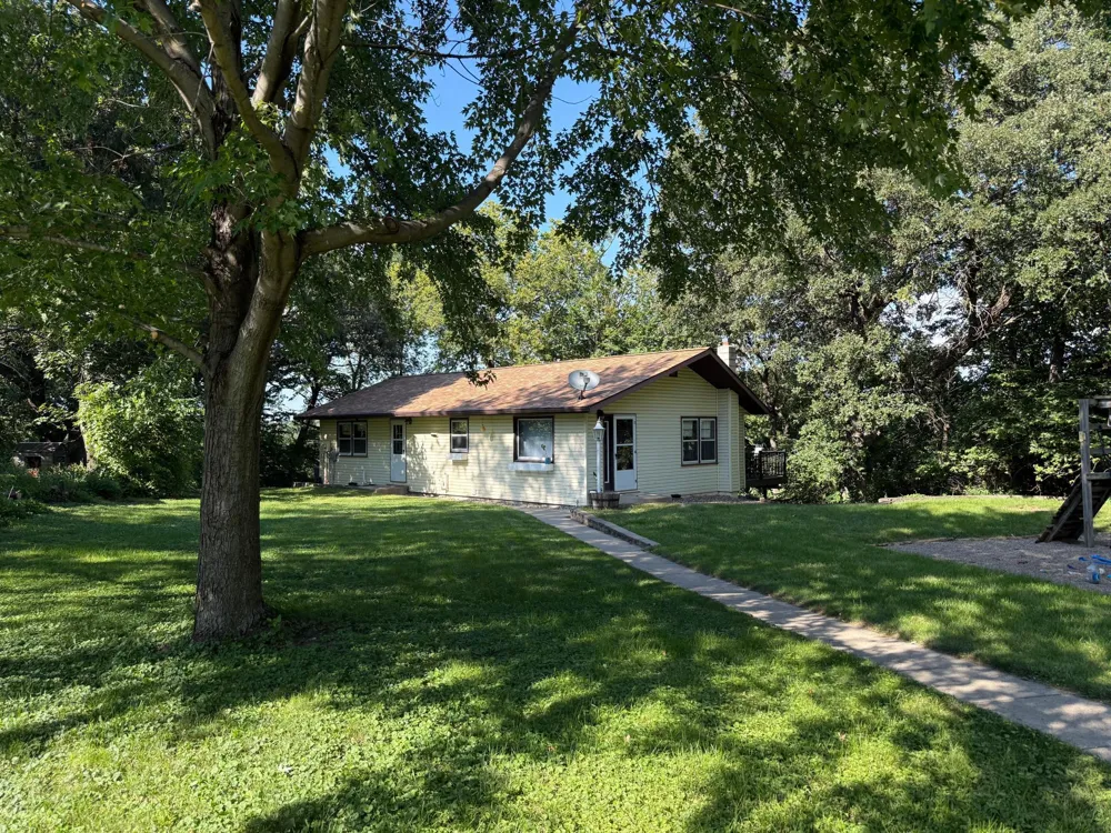 521 Oak Lane Redwood Falls, MN 56283