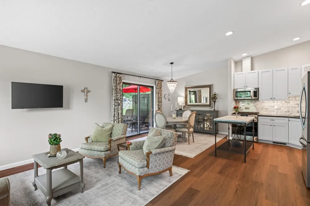4501 Redwood Circle Minnetonka, MN 55345