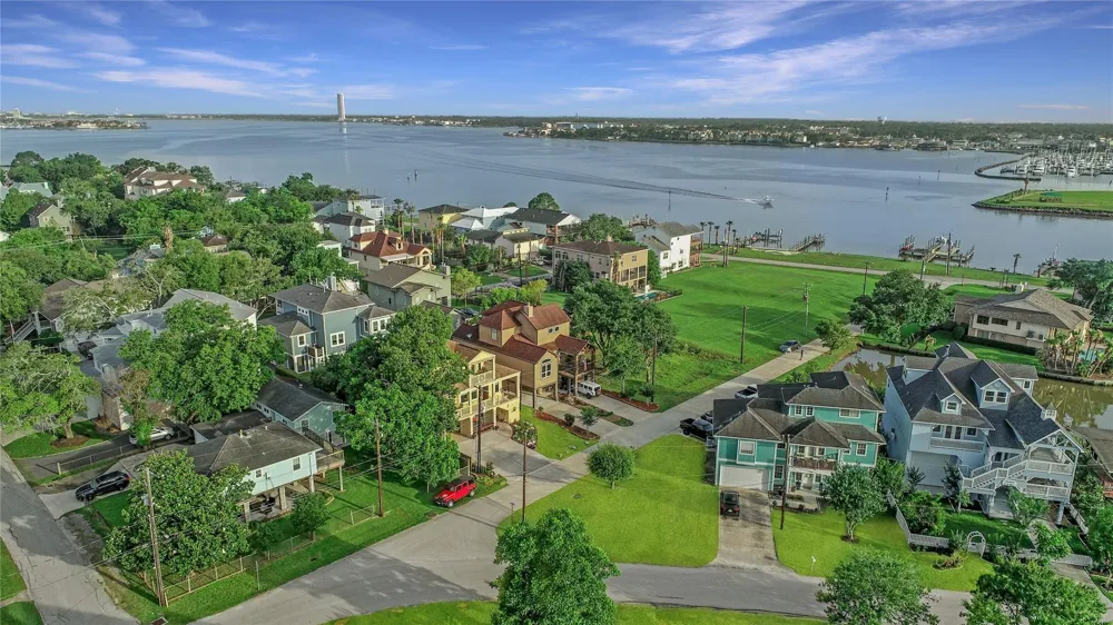 150 Rosewood Road Clear Lake Shores, TX 77565