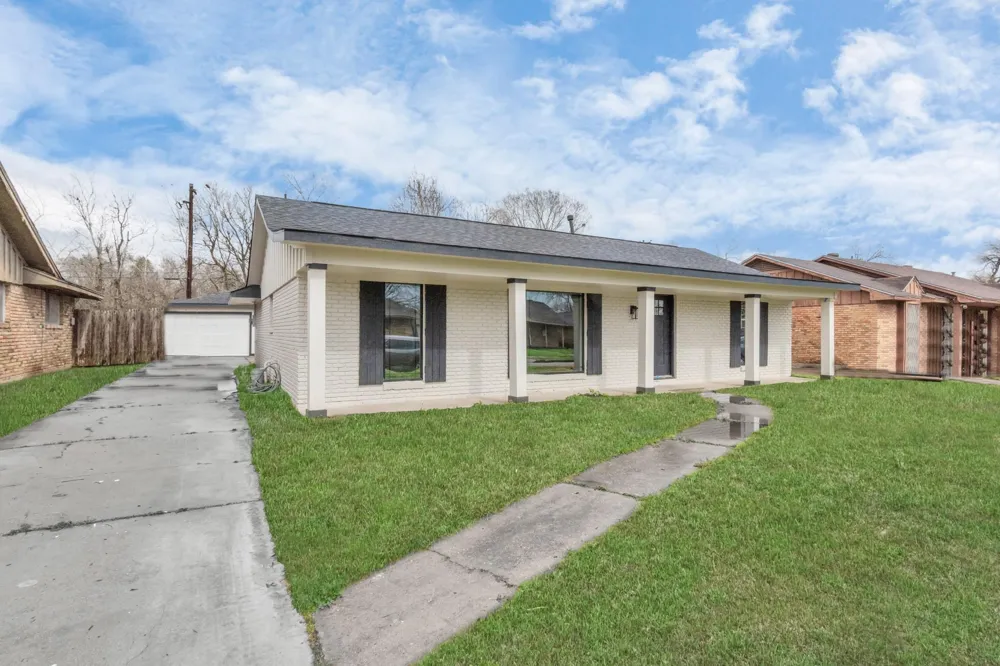 5006 Heatherbloom Drive Houston, TX 77045