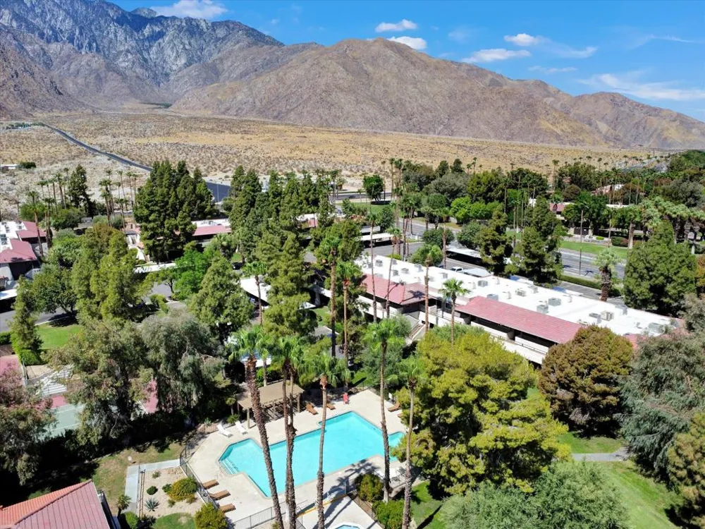 2860 Los Felices Road #206 Palm Springs, CA 92262