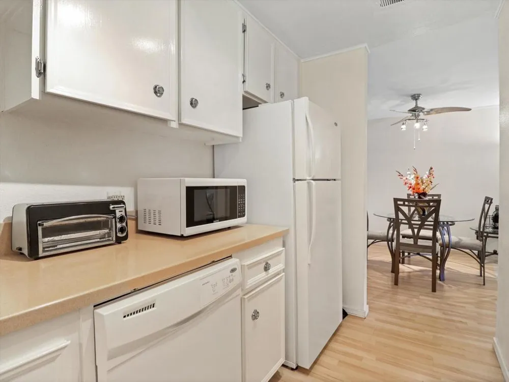 2860 Los Felices Road #206 Palm Springs, CA 92262