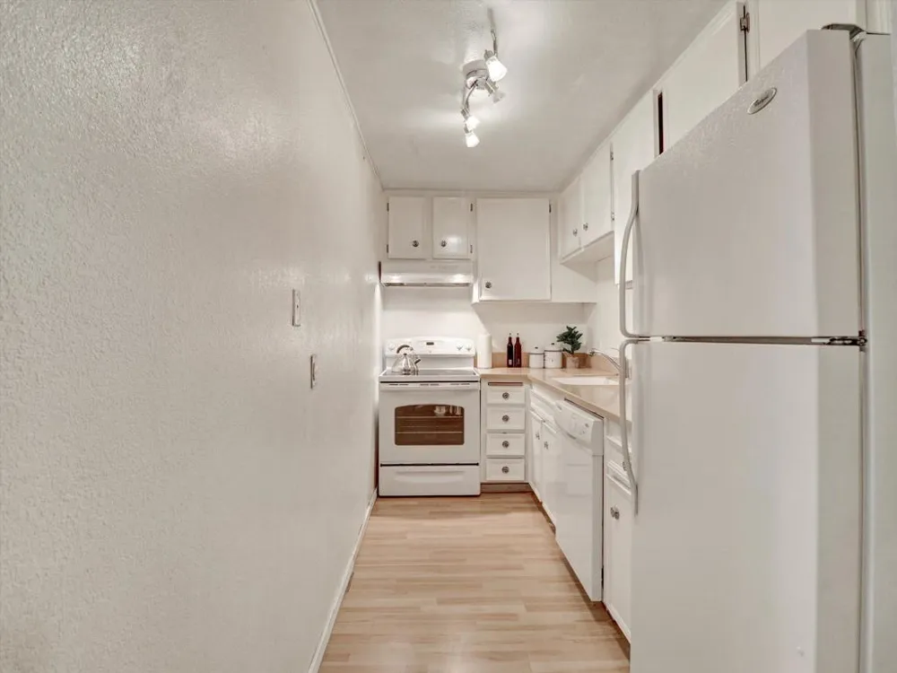 2860 Los Felices Road #206 Palm Springs, CA 92262