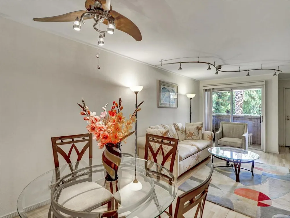 2860 Los Felices Road #206 Palm Springs, CA 92262