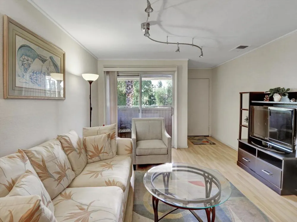 2860 Los Felices Road #206 Palm Springs, CA 92262