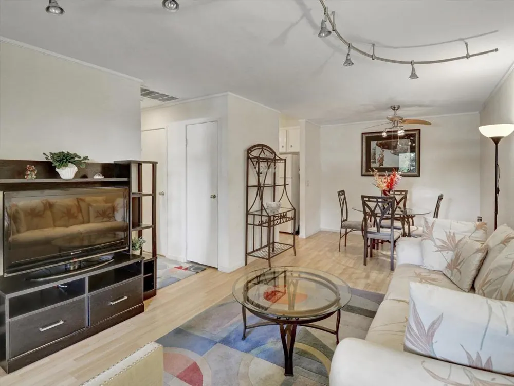 2860 Los Felices Road #206 Palm Springs, CA 92262