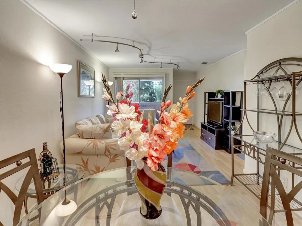 2860 Los Felices Road #206 Palm Springs, CA 92262