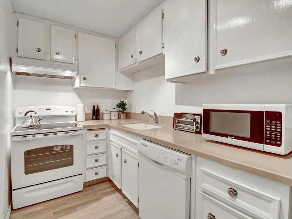 2860 Los Felices Road #206 Palm Springs, CA 92262