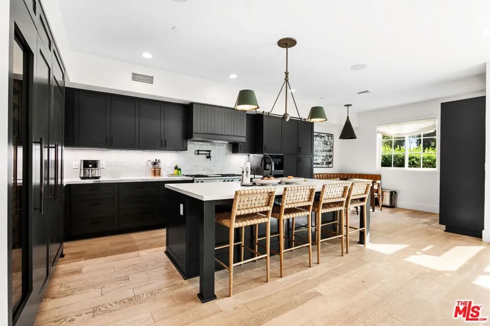 11380 Waterford St Los Angeles, CA 90049