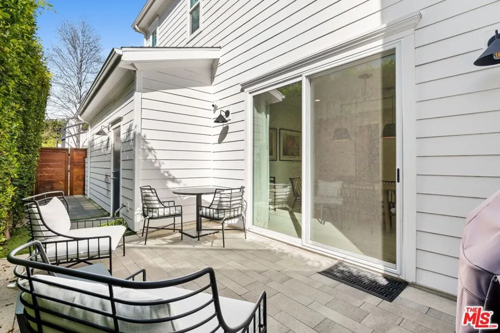 11380 Waterford St Los Angeles, CA 90049