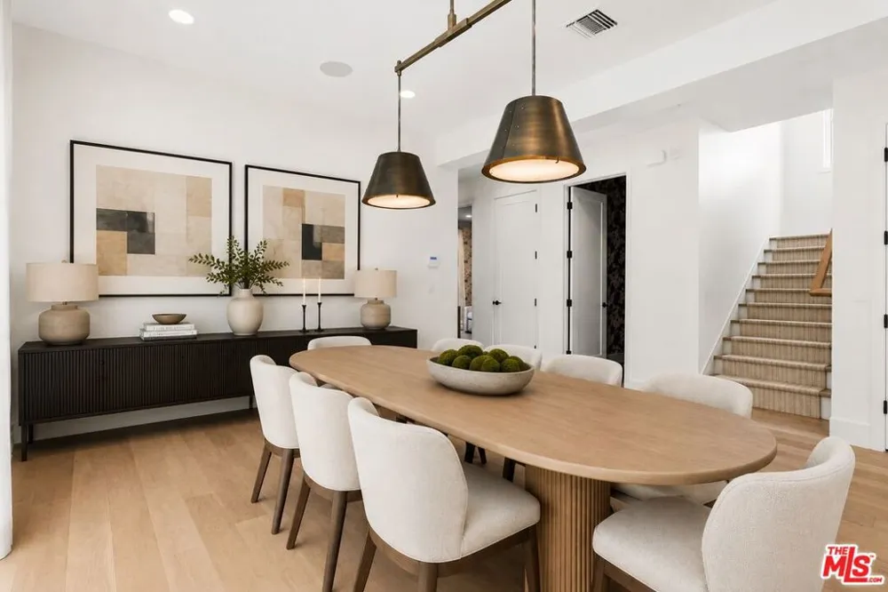 11380 Waterford St Los Angeles, CA 90049