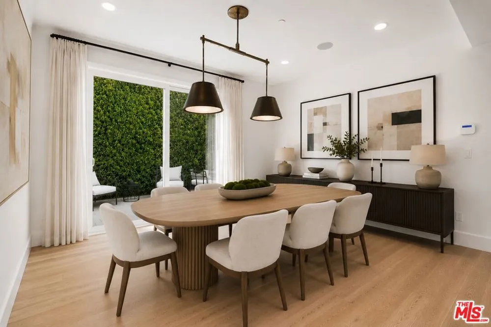 11380 Waterford St Los Angeles, CA 90049