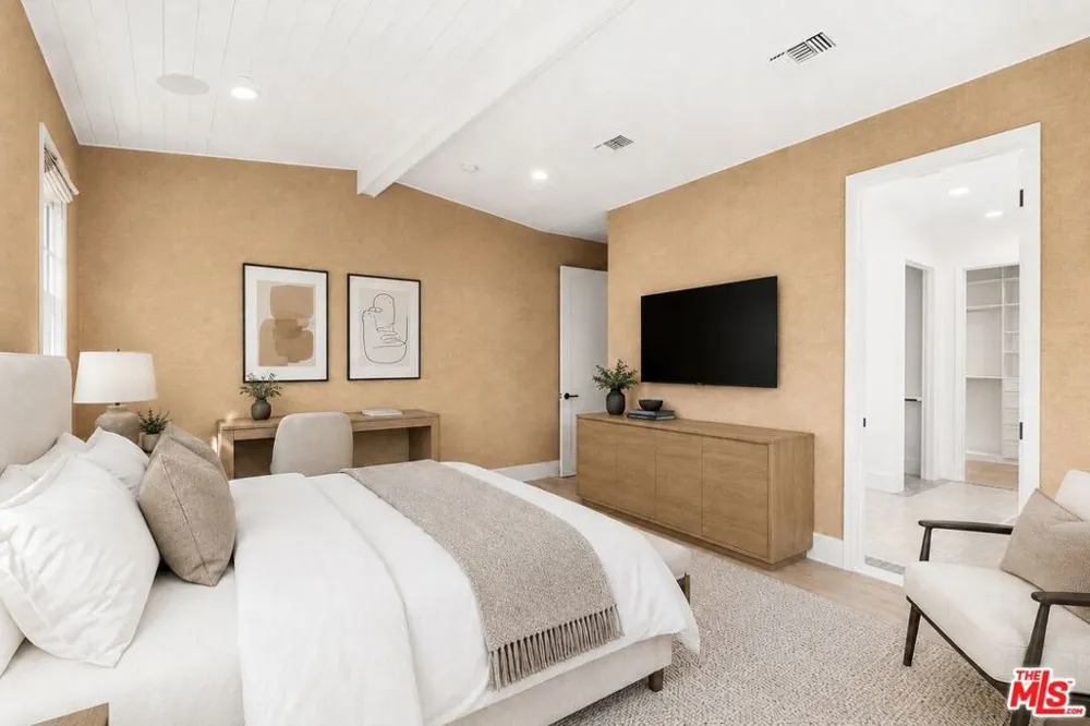 11380 Waterford St Los Angeles, CA 90049