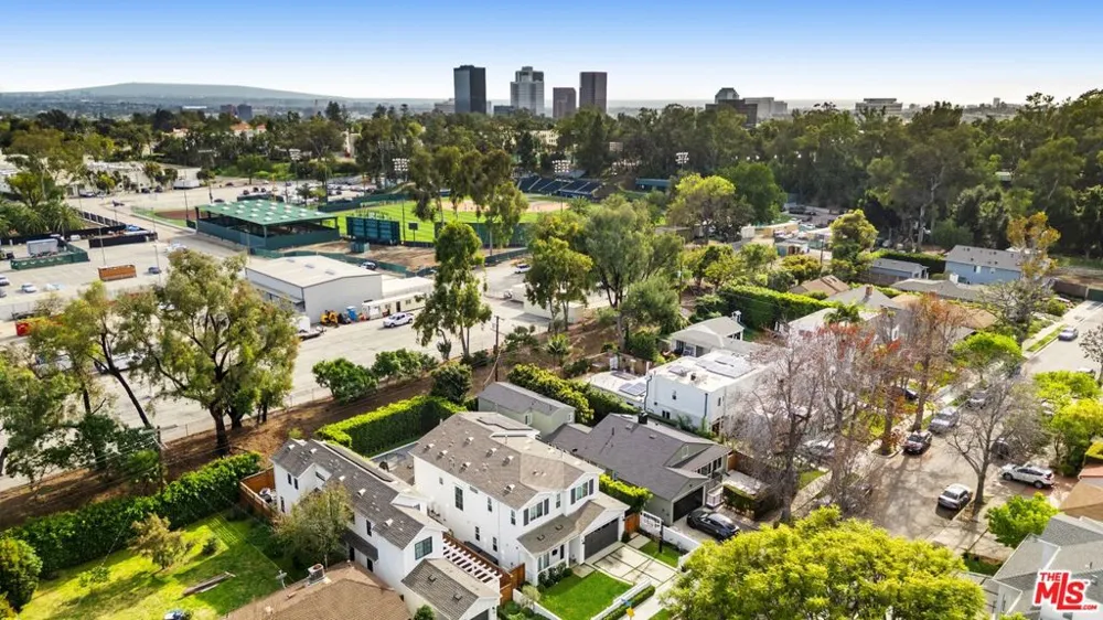 11380 Waterford St Los Angeles, CA 90049