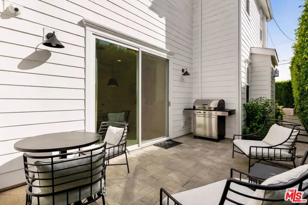 11380 Waterford St Los Angeles, CA 90049