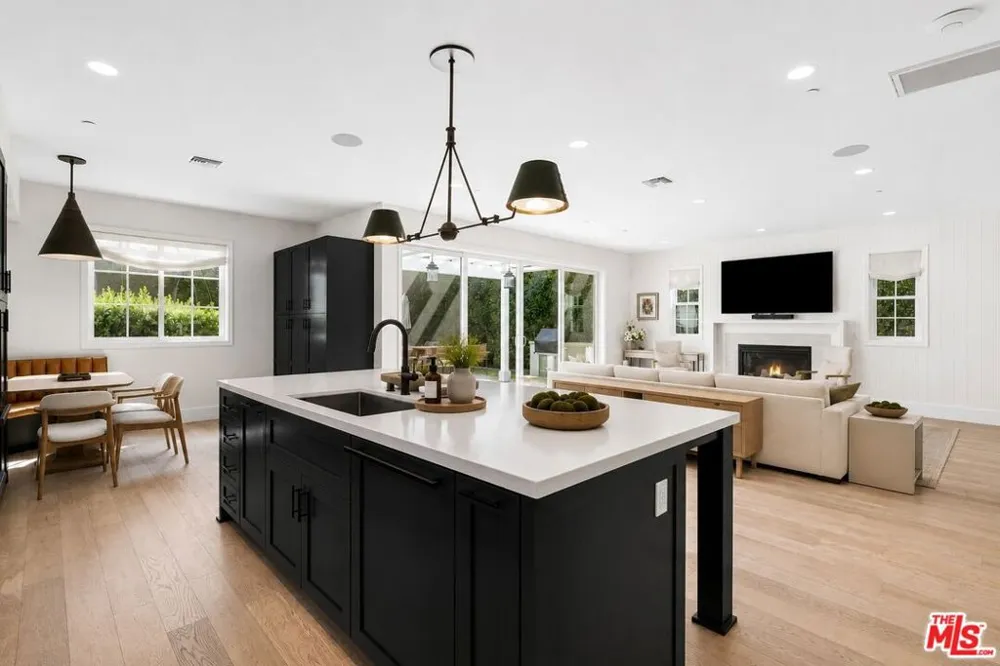 11380 Waterford St Los Angeles, CA 90049