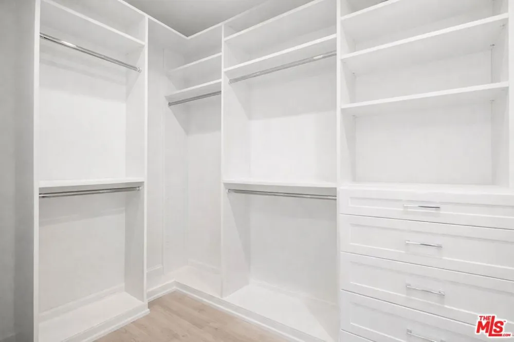 11380 Waterford St Los Angeles, CA 90049