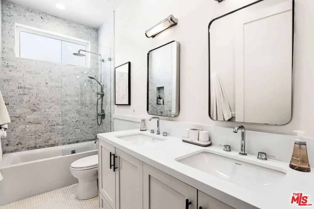11380 Waterford St Los Angeles, CA 90049