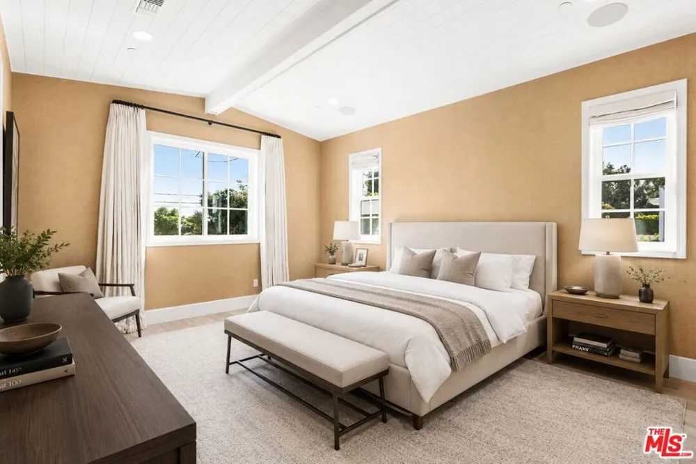 11380 Waterford St Los Angeles, CA 90049