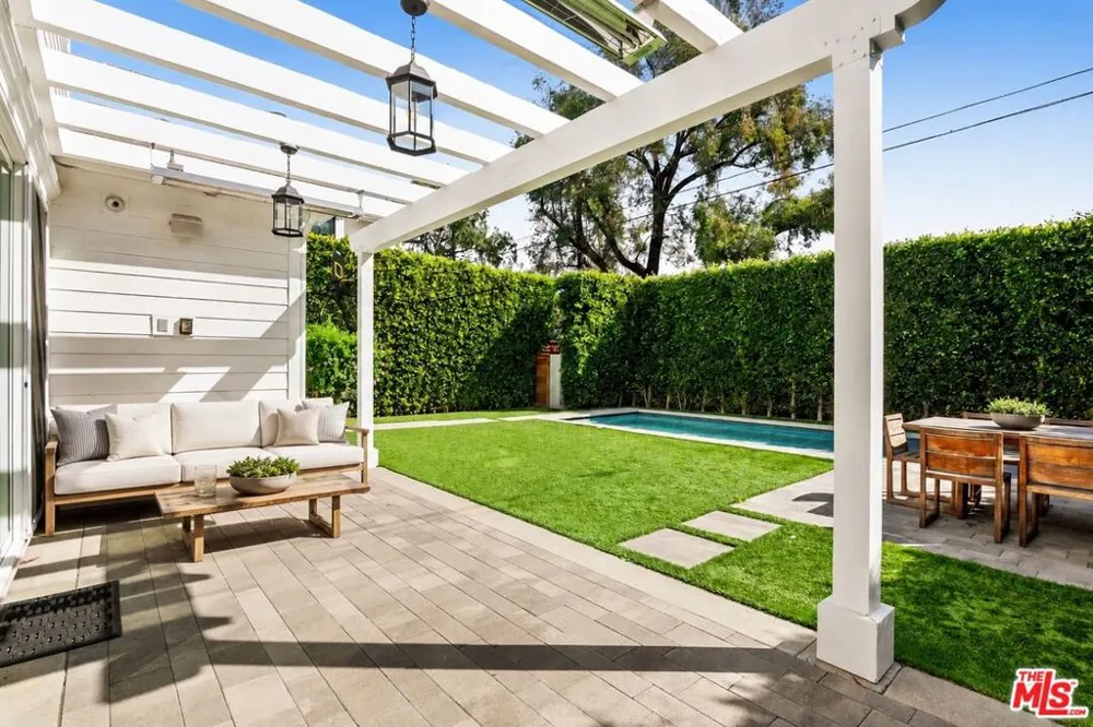 11380 Waterford St Los Angeles, CA 90049