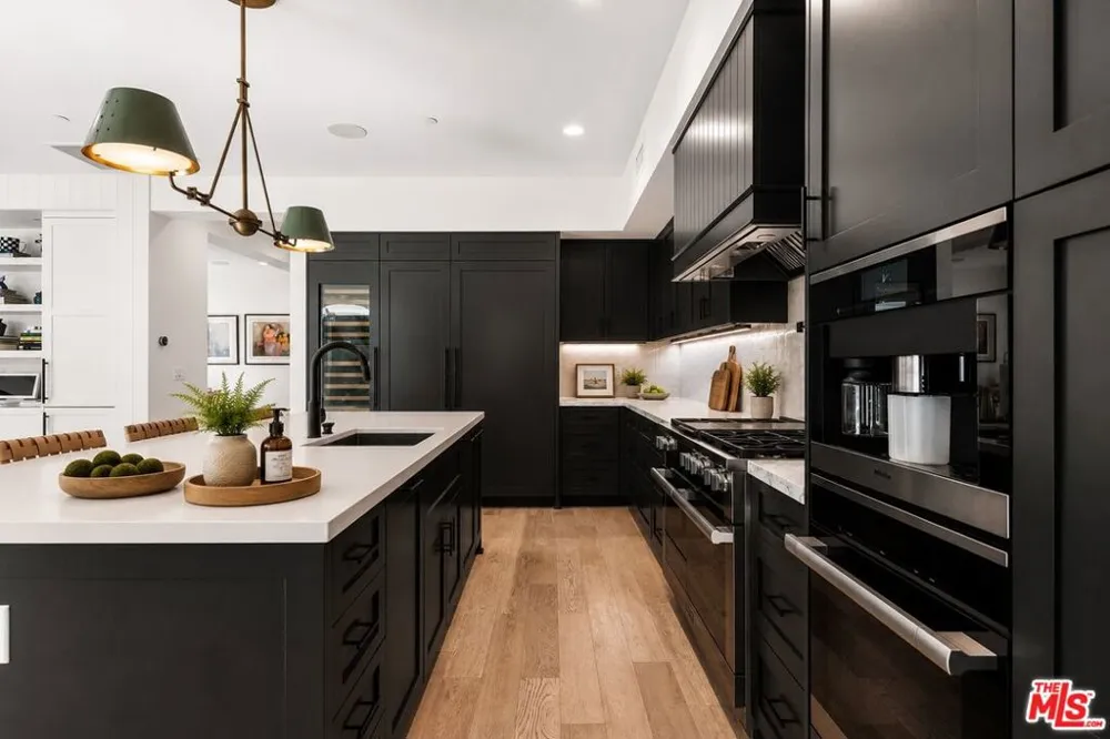 11380 Waterford St Los Angeles, CA 90049