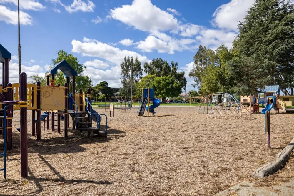 62 Buena Vista Street Salinas, CA 93901