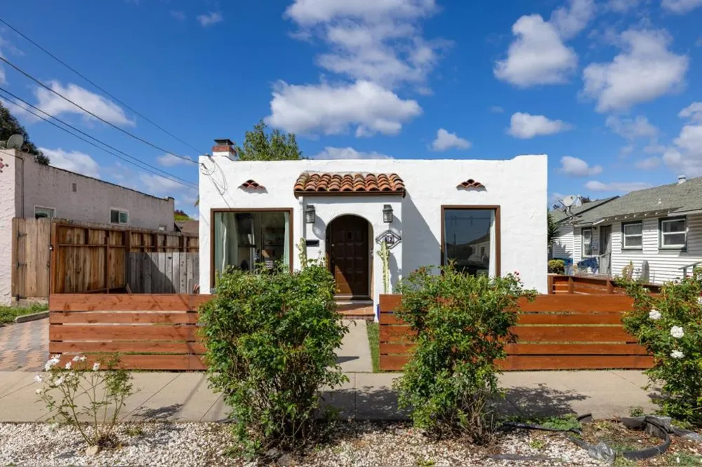 62 Buena Vista Street Salinas, CA 93901