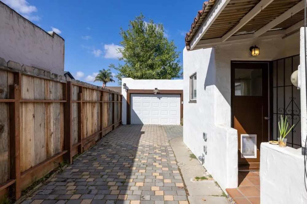 62 Buena Vista Street Salinas, CA 93901