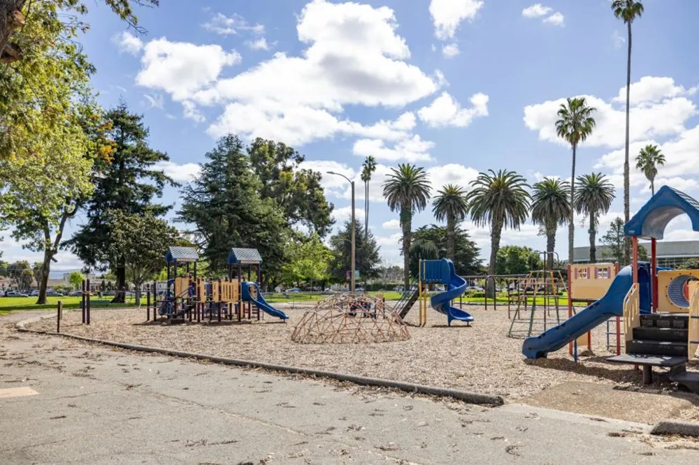62 Buena Vista Street Salinas, CA 93901