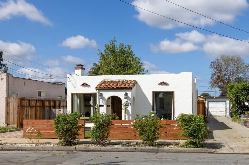 62 Buena Vista Street Salinas, CA 93901