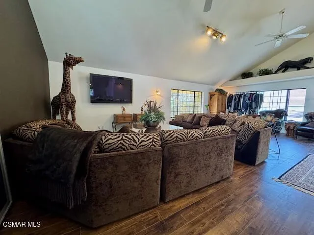 11687 Charisma Court Camarillo, CA 93012