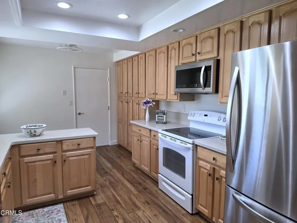 42033 Village 42 Camarillo, CA 93012