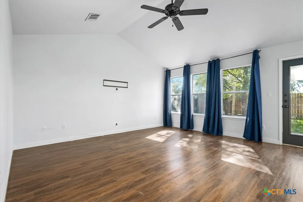 1514 Windridge Drive Lockhart, TX 78644