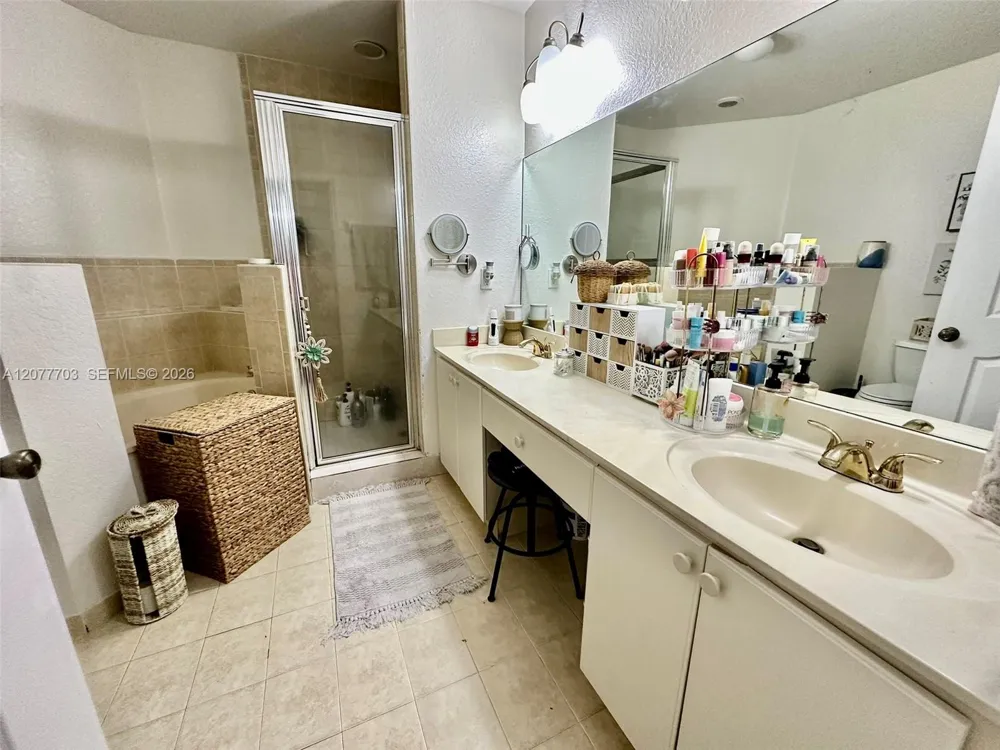 10901 NW 88th Ter #804 Doral, FL 33178