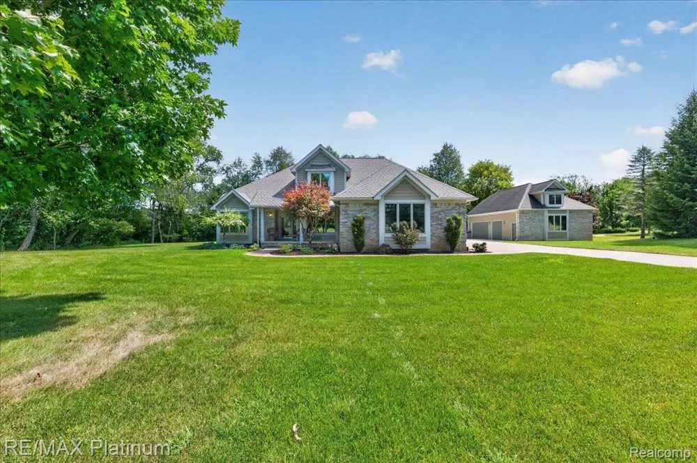 56 Wilderness Lake Court Hartland Township, MI 48380